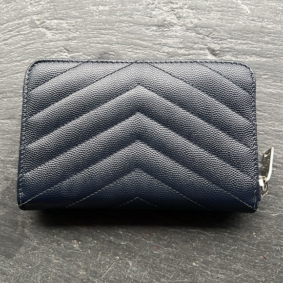 Pre-loved 100% Authentic YSL Navy Zipper Wallet - Picture 4 of 6